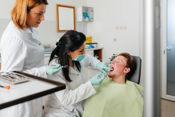 Best Emergency Gum Treatment in Carpentersvle, IL